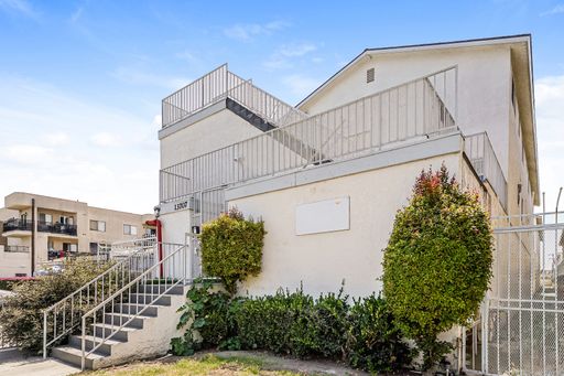 1 Bed / 1 Bath Apartment Available in Hawthorne – photo 1