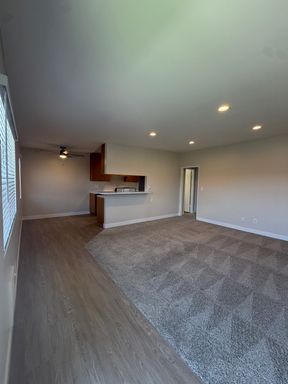 Beautifully Renovated 2 Bedroom Apartment in Prime Huntington Beach Location! – photo 1