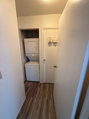 Cute 2 Bedroom Arden Area Apartment – photo 1