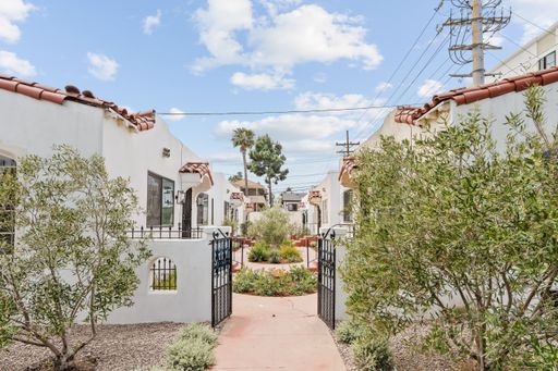 **New Listing** 1bed/1bath Cottage Downtown San Diego! – photo 1