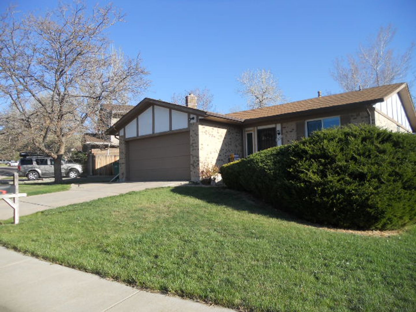 Lakewood House: 1978 S Deframe Way