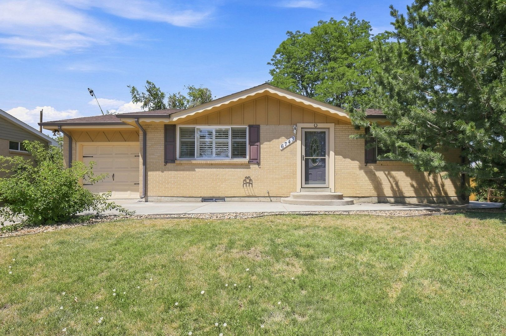 Arvada House: 6743 Gray St