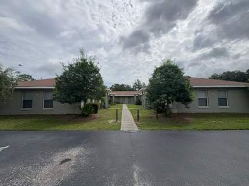 2 Bed 1 Bath Located in Silver Springs Shores – photo 1