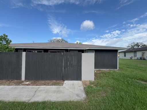 Recently UPDATED 2 Bedroom, 2 Bath – photo 1