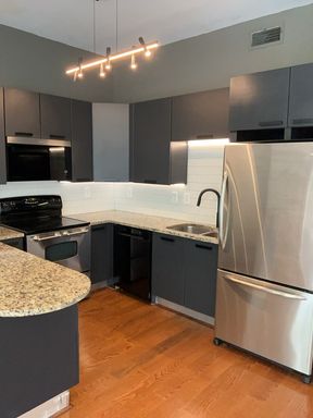 1 Bed 1 Bath Condo RENTAL SPECIAL $850 OFF!!! near Mercedes Benz Stadium – photo 1