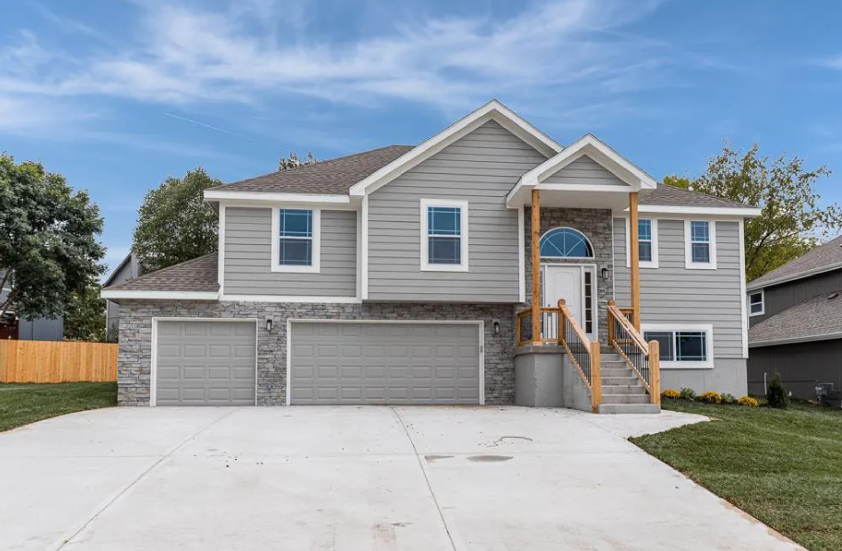 Shawnee House: 4766 LakeCrest Dr