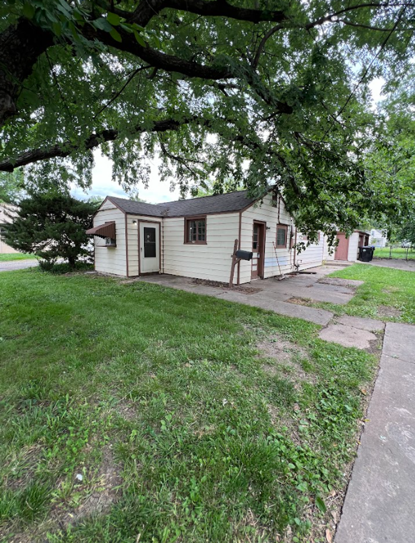 Topeka House: 1816 SW Moundview Drive