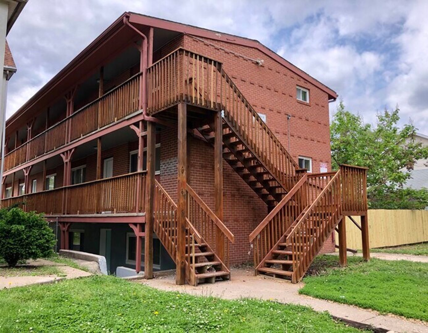 Topeka Apartment: 511 SW Tyler Street, Apt 8