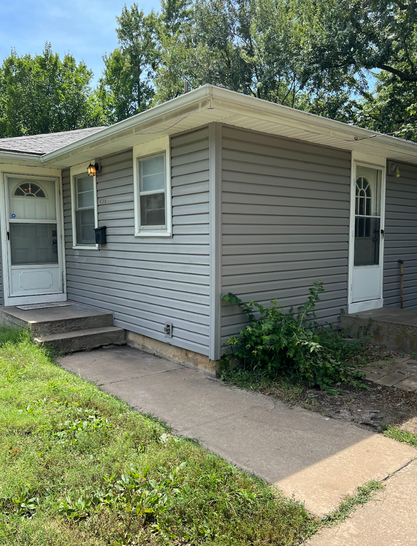 Topeka House: 641 SW Oakley