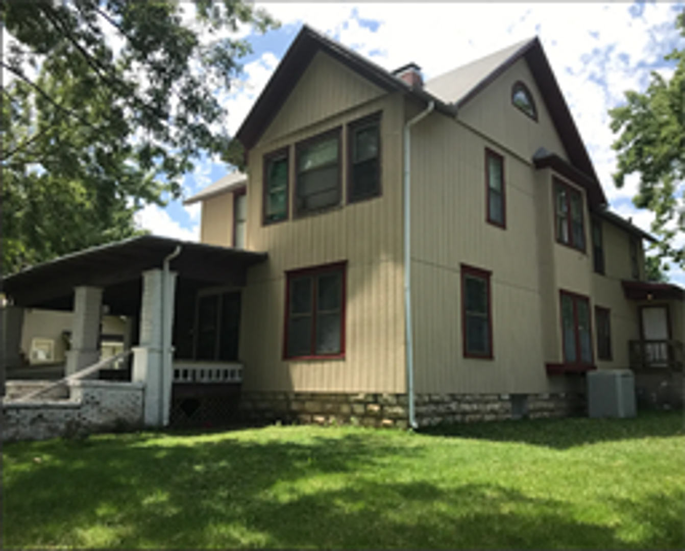 Topeka Apartment: 1601 SW Mulvane St.