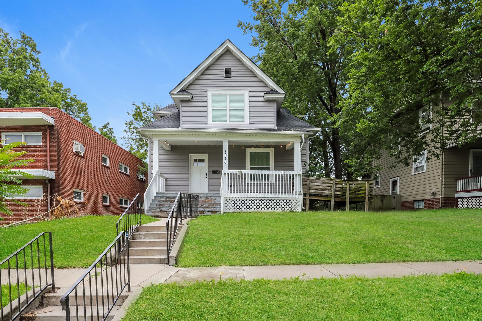 Topeka House: 1016 SW College Ave.