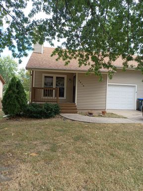 Don't miss out on this duplex to call your own! – photo 1