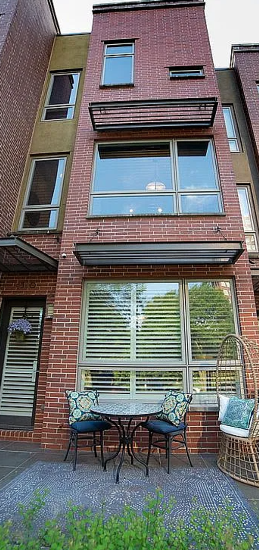 Kansas City House: 4540 J.C. Nichols Parkway