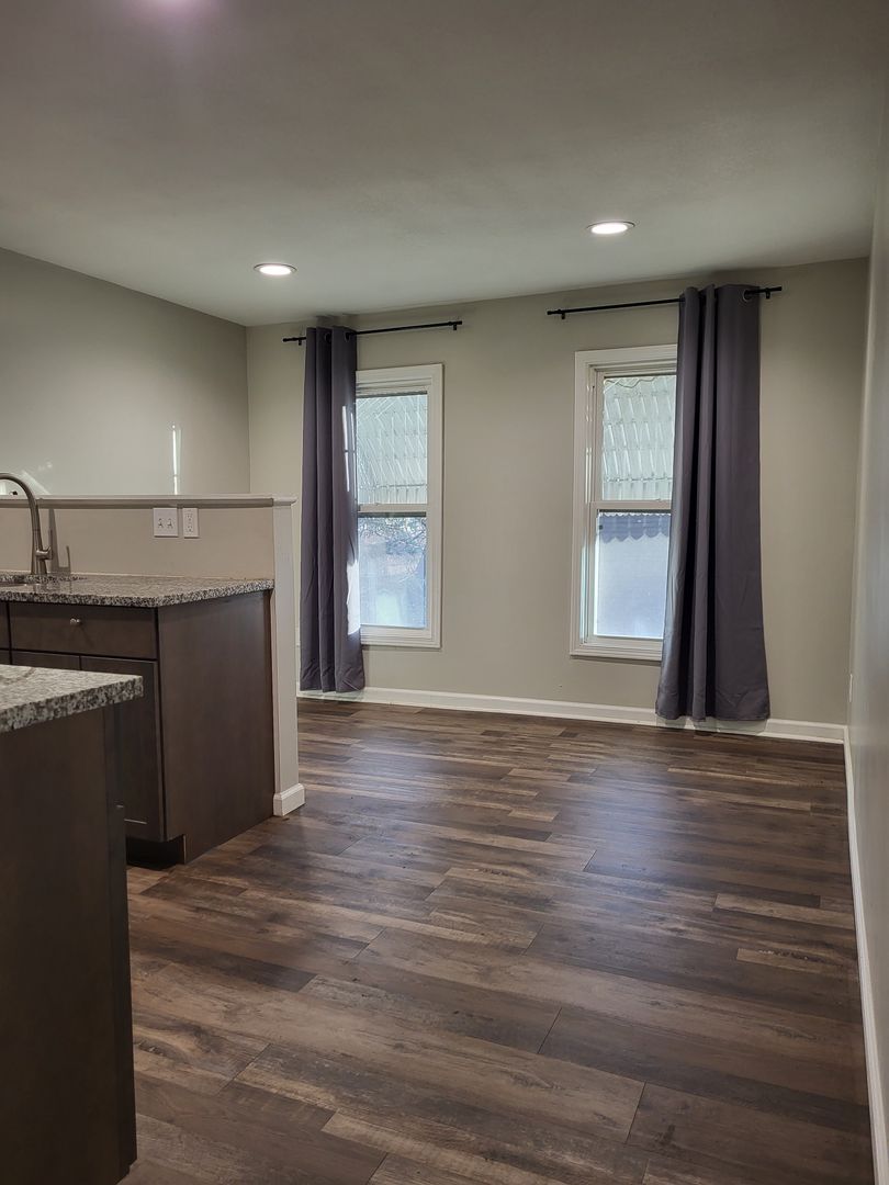 Topeka Apartment: 1620 SW College Ave., Unit 3