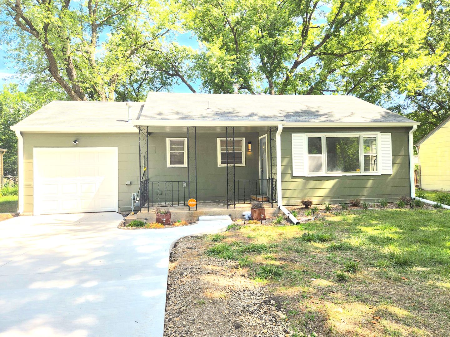 Topeka House: 2416 SW 25th Drive