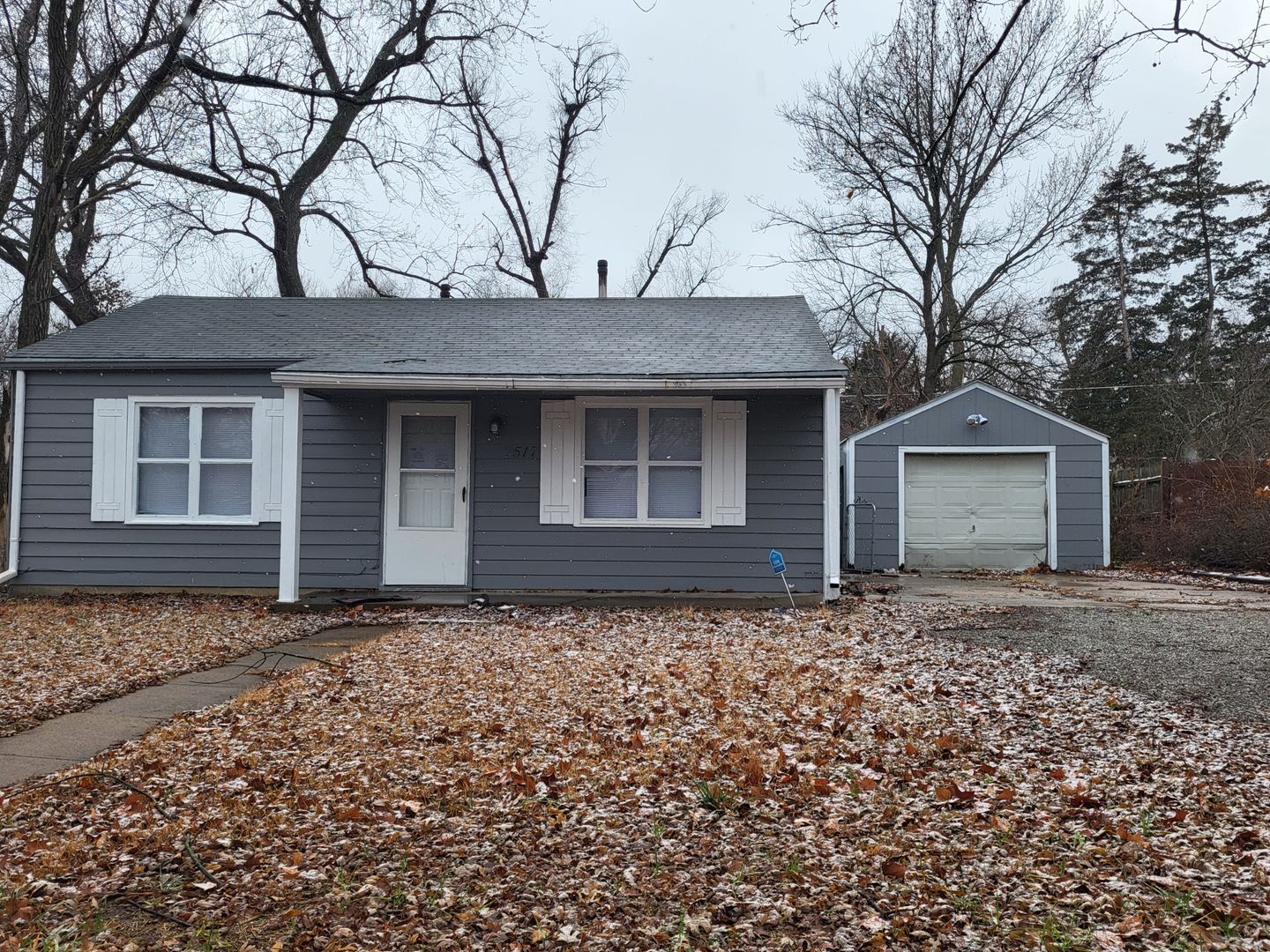 Topeka House: 2517 SW Edgewater Terr