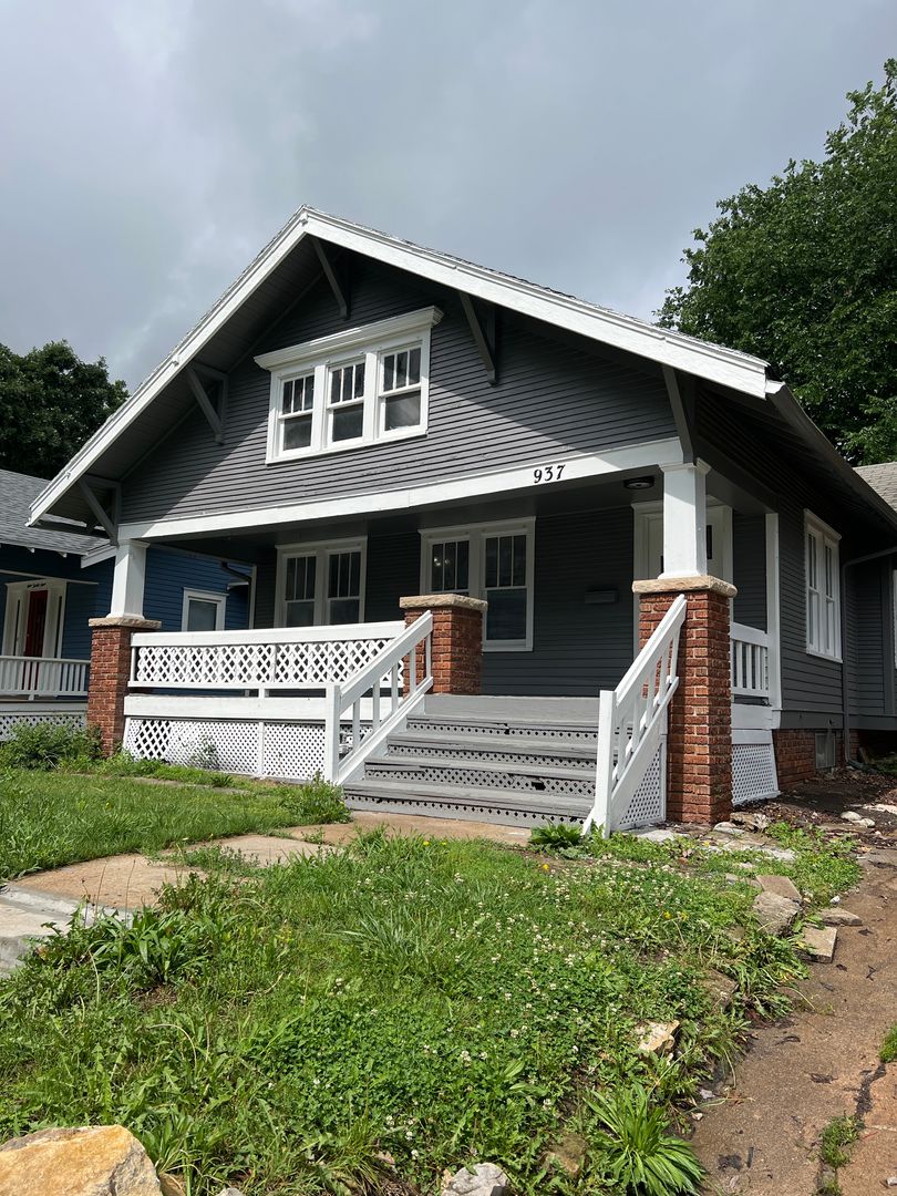 Topeka House: 937 SW Jewell Ave