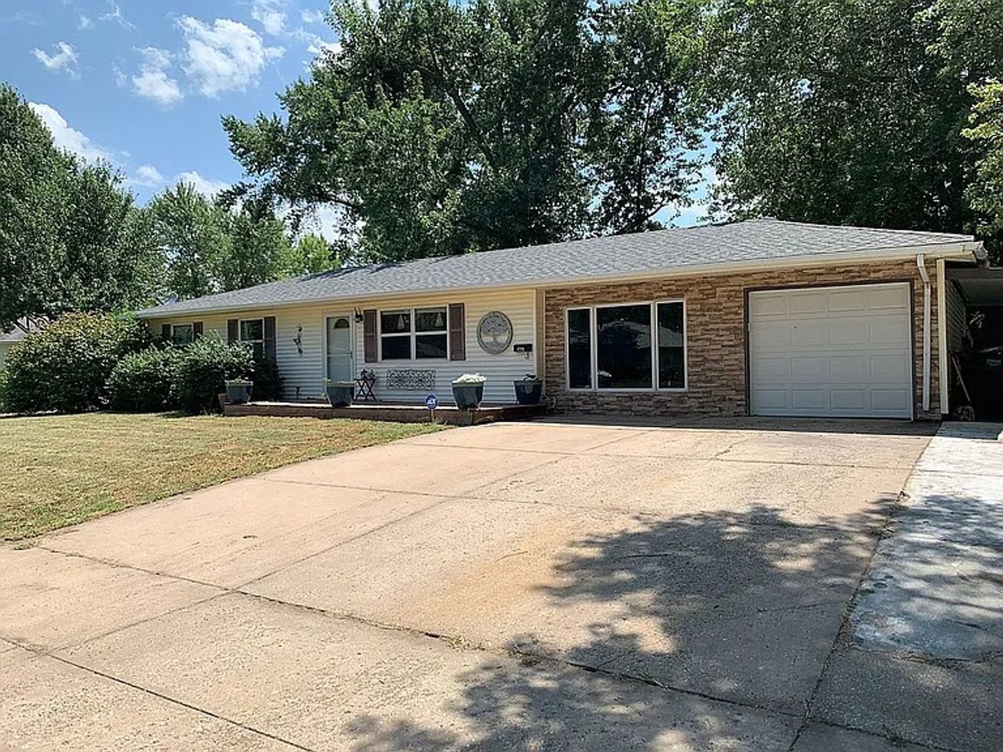 Topeka House: 3329 SW Kiowa Street