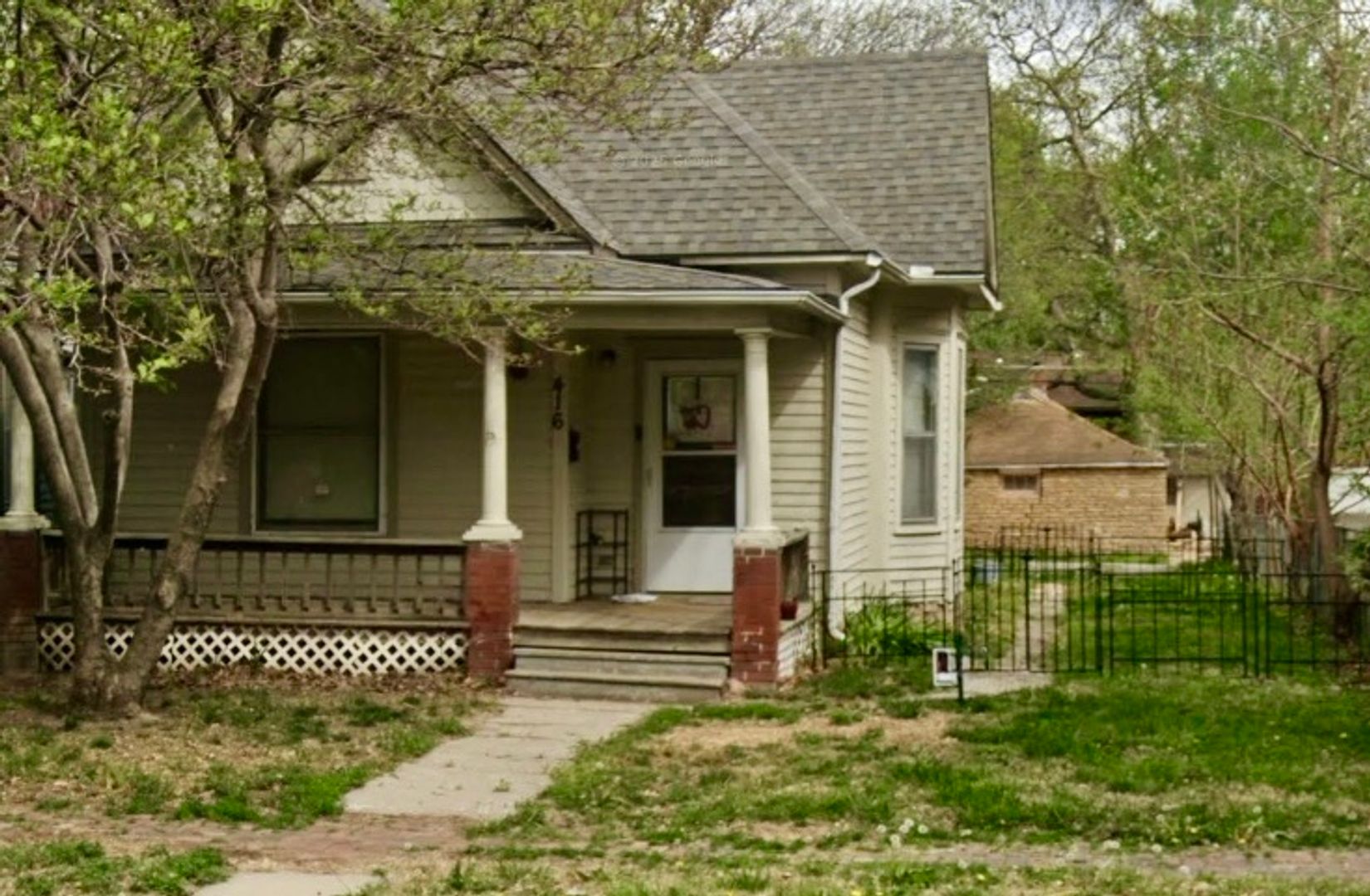 Topeka House: 416 SW Clay St