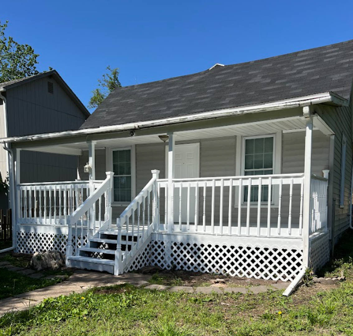 Topeka House: 1021 SW Woodward Ave