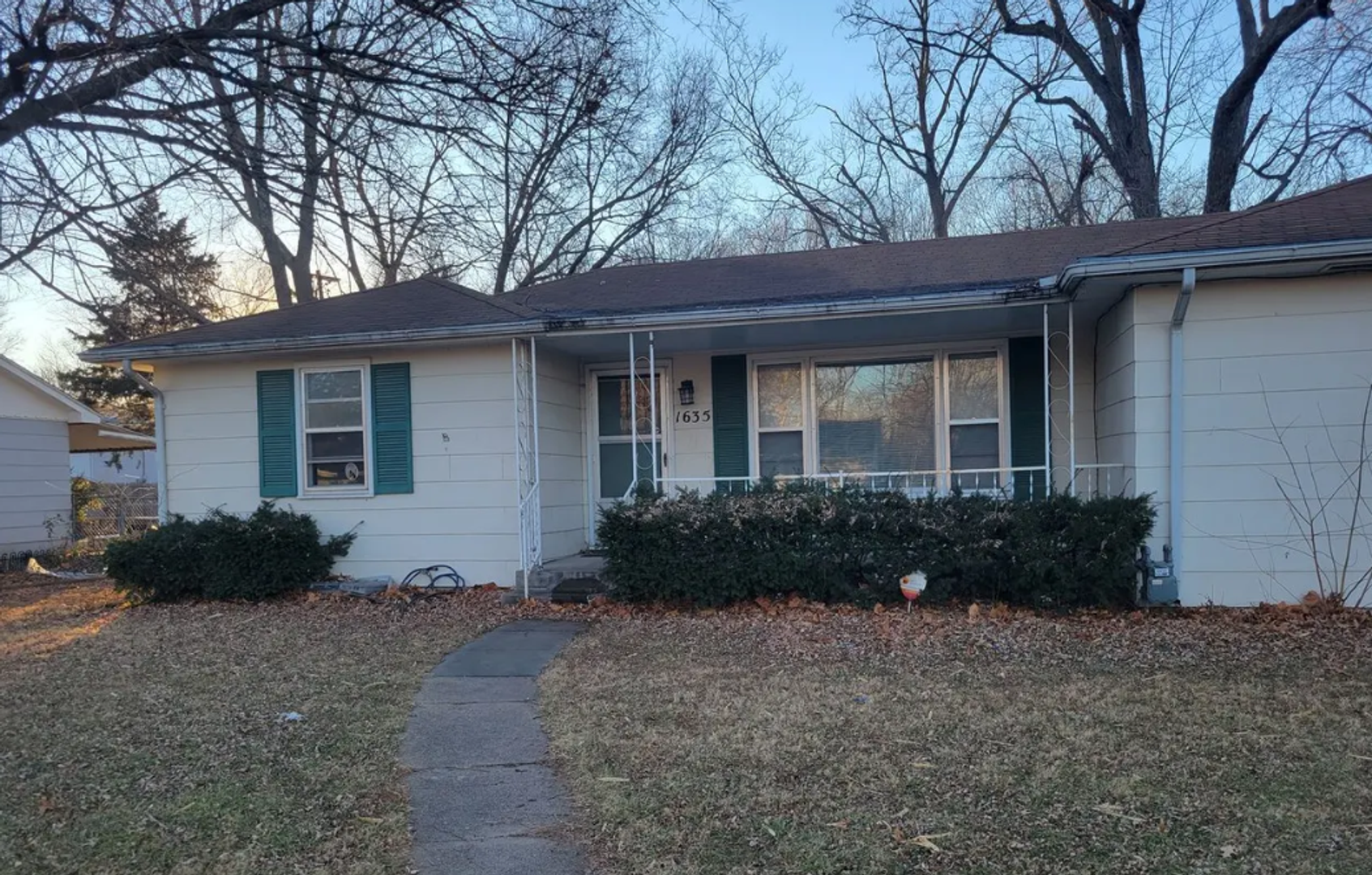 Topeka House: 1635 SW Burnett Road