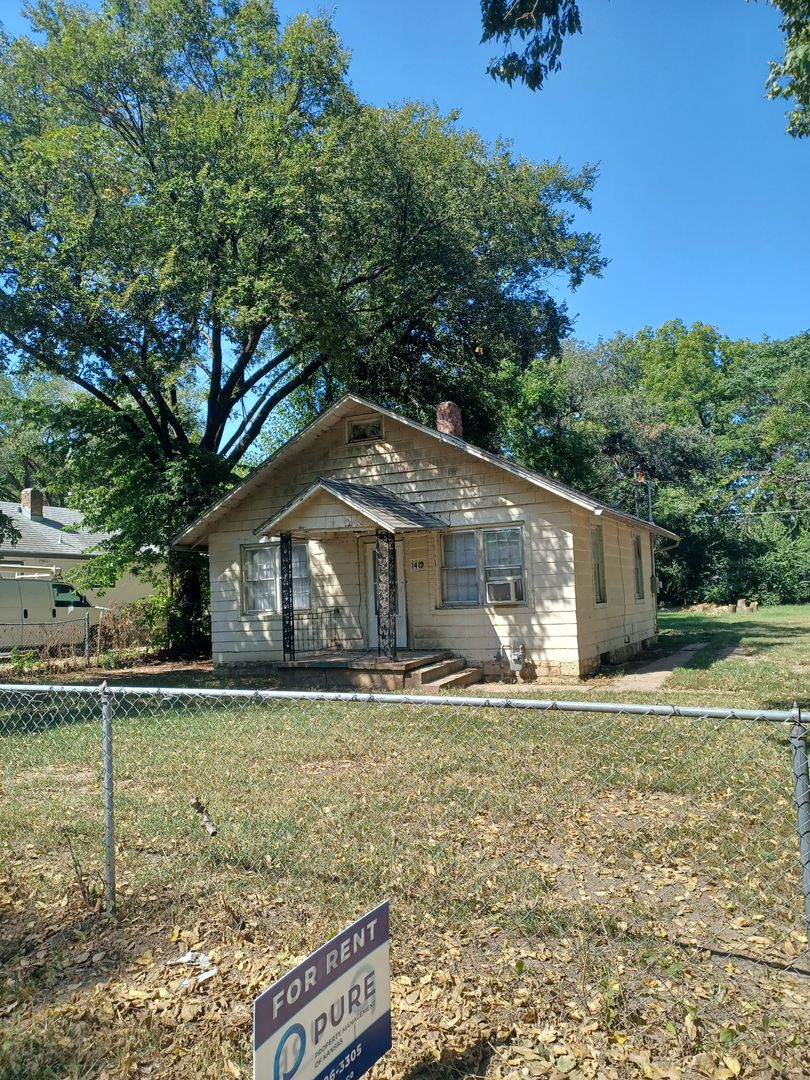 Topeka House: 1419 NW Logan Street