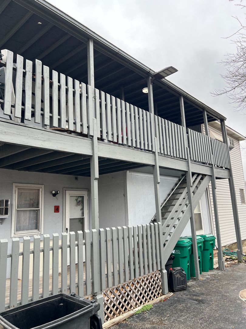 Kansas City Apartment: S Mill St