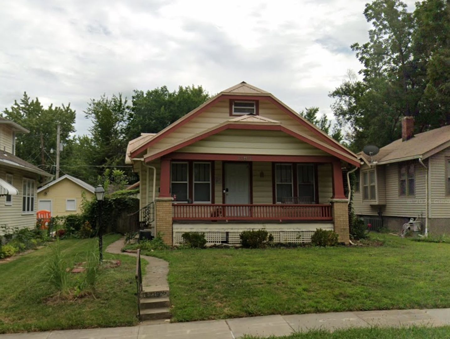 Topeka House: 2219 SW Huntoon