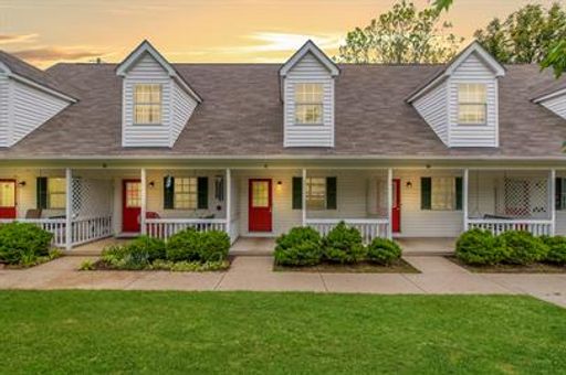 Two-Bedroom Townhome Located in the Heart of Frankfort!