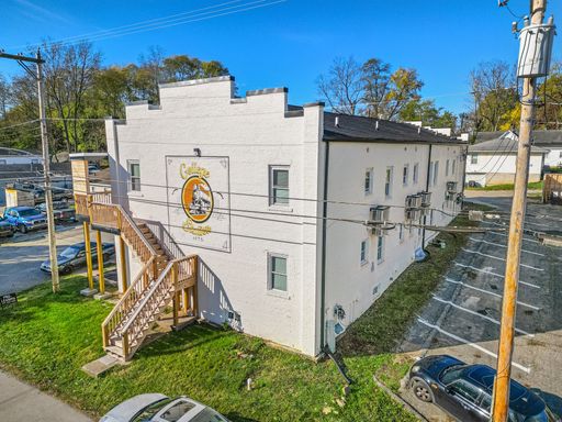 Refined 2BR Near Georgetown College: Modern Finishes & Granite Kitchen!
