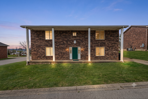Find Modern Comfort Near Richmond Rd! – photo 1