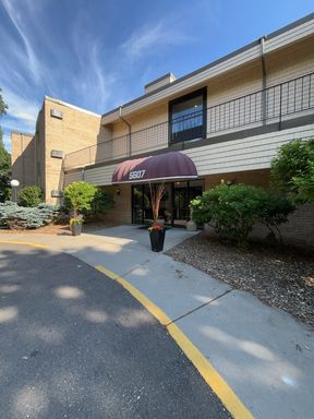 Minnetonka Condo Up For Grabs! – photo 1