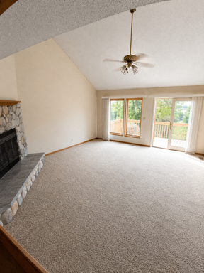 3 Bed / 2.5 Bath House, 2 Garages - Near Hwy 35 in Northfield, MN - Pets Allowed! – photo 1