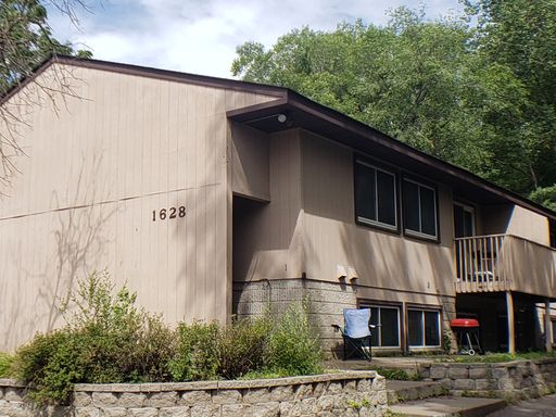 St Paul 2 Bedroom, 1 Bathroom Apartment with Detached Garage! Available Soon! – photo 1