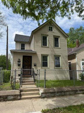 Virtual Tour Link in the Description! SECTION 8 ACCEPTED - Duplex 2 Bed / 1 Bath $300 off 1st Month's Rent!! – photo 1