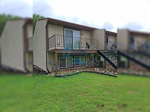 Rosemount 2 Bed / 1 Bath Townhouse. Small Dogs are Welcome!
