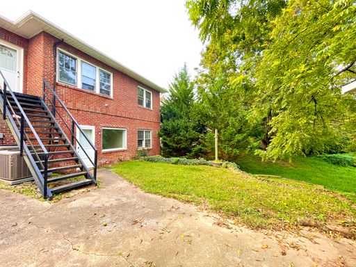3-Bedroom Downstairs Duplex with Historic Allure and Prime West Asheville Location! – photo 1