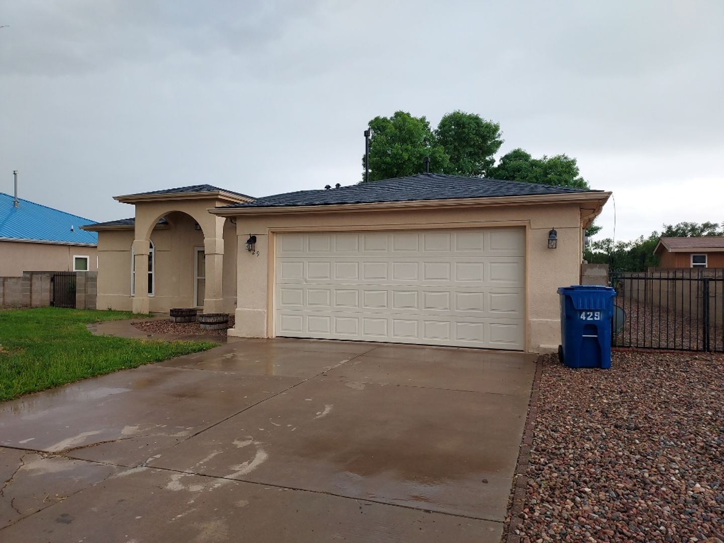 Los Lunas House: 429 Tome Hill Ave SE
