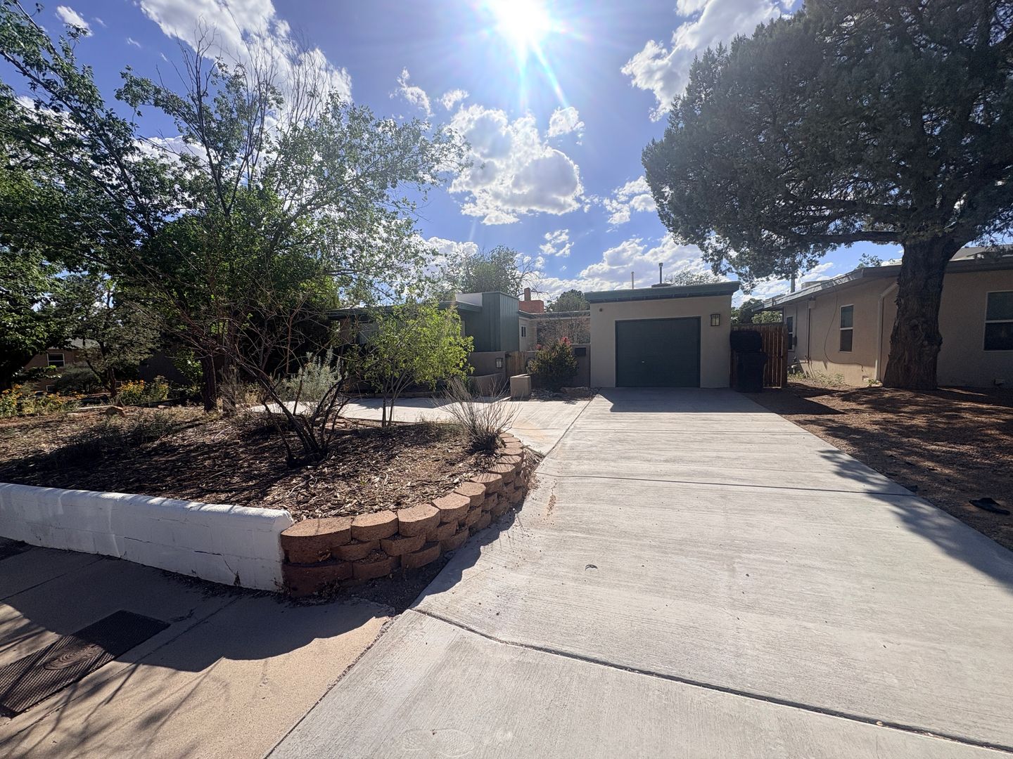 Albuquerque House: 1013 Richmond Dr SE