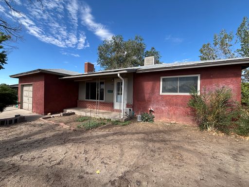Fresh New Look On This 4 Bedroom Home! – photo 1