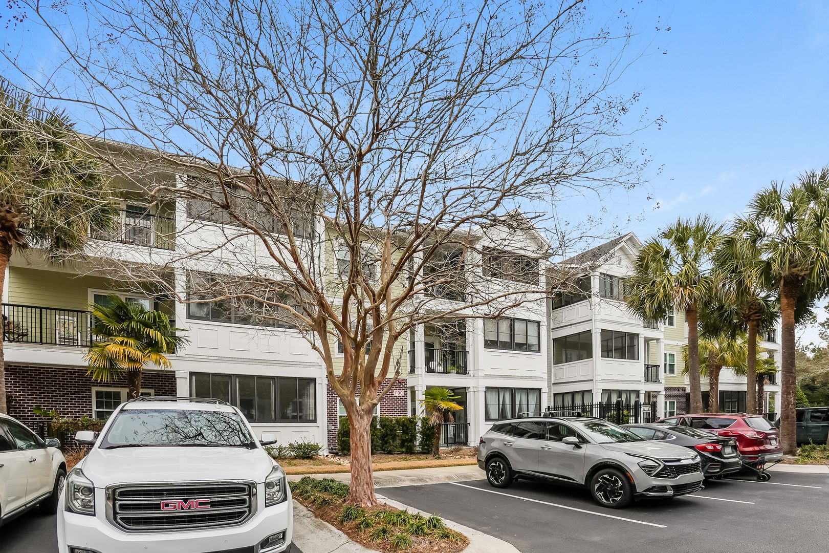 Charleston House: 1025 Riverland Woods Place Apt 1013