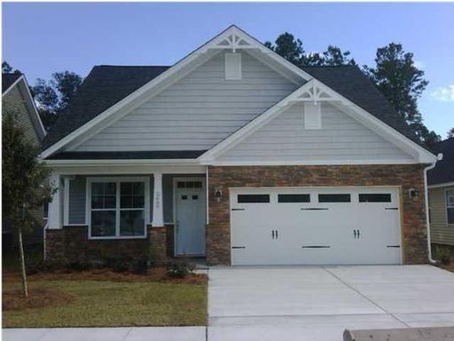 A Charming 3-Bedroom and a 2.5 Bathroom Home in Desirable Mount Pleasant. Available Now! – photo 1