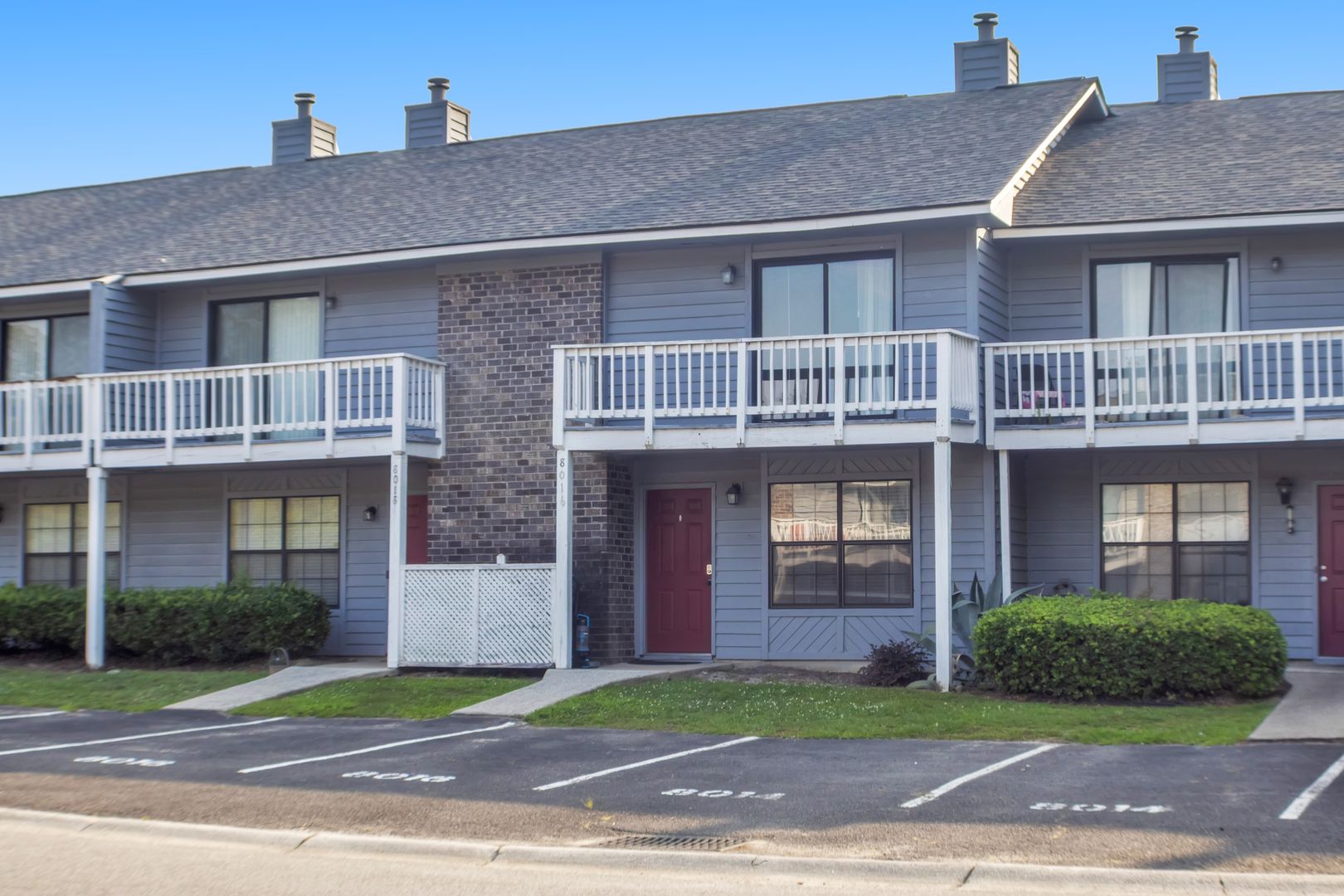 North Charleston House: 8016 Thelen St