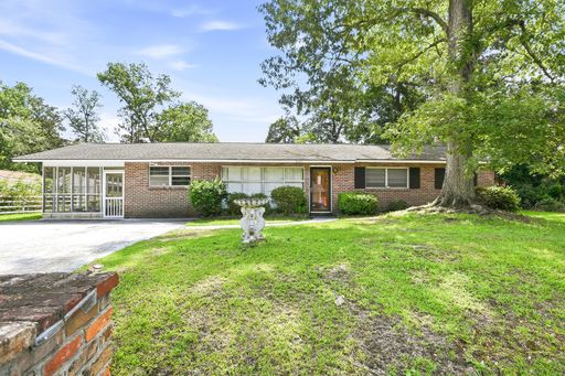Charming 3 bed 2 bath ranch style home in Stono Shores – photo 1