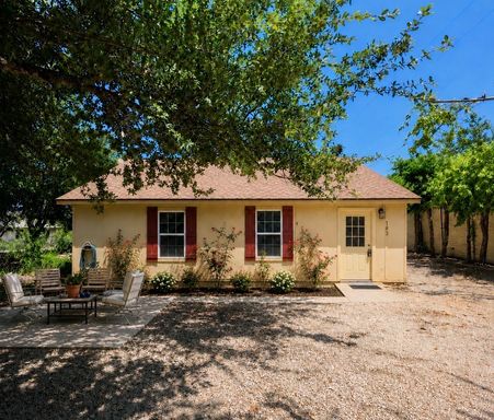 Charming 1-Bedroom Cottage in Prime Round Rock | New Flooring, Appliances & Water/Trash Included | Ready Now! – photo 1