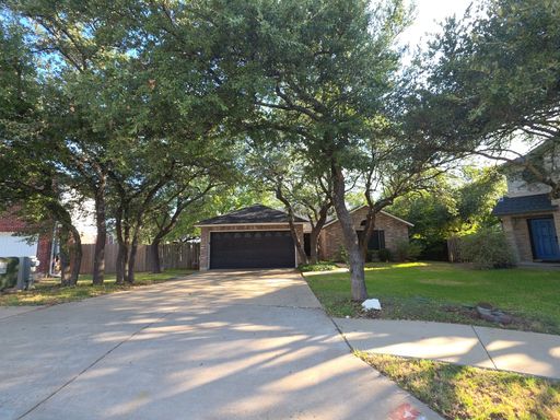 Beautiful single-story 3bedroom 2 bath situated on a quiet cul-de-sac in Carriage Hills – photo 1