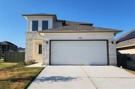 Modern Manor 3 Bedroom 2.5 Bath Home with Solar Panels, High Ceilings, Stainless Steel Appliances | Ready Now! – photo 1