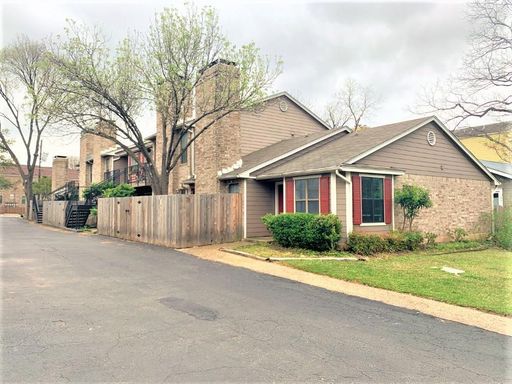 Charming 2/2 End-Unit Condo in Prime Location close to campus – Bright, Spacious & Move-In Ready! – photo 1