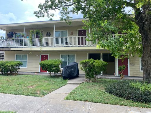 Coastal Living Near the Bay! Charming 1-Bedroom with Water & Trash Included – photo 1