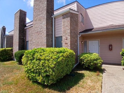 Southside Corpus Christi Townhome wit Fireplace, Private patio & Water Included! – photo 1